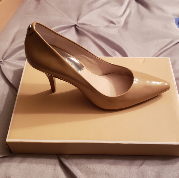 Shoes - Picture 2 of 4